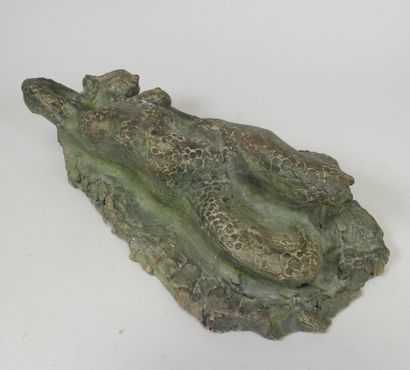 École du XXe. 
Femme nue allongée. 
Sculpture...