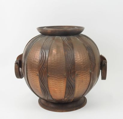 Gustave SERRURIER-BOVY (1858-1910).
Vase...
