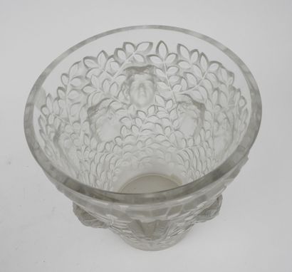 LALIQUE.
Pressed-molded glass vase, 