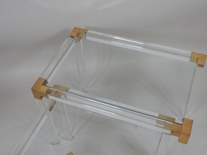 Suite de trois tables gigognes en plexiglas...