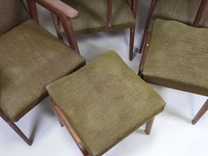 Suite de quatre fauteuils et deux tabourets...