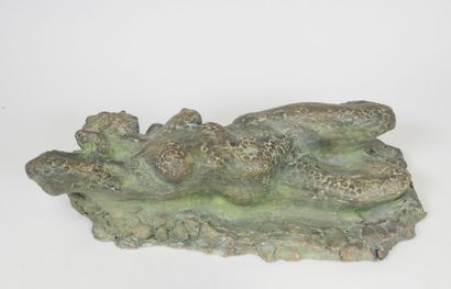 École du XXe. 
Femme nue allongée. 
Sculpture...