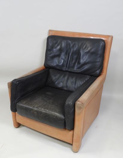 ROCHE BOBOIS.
Paire de fauteuils type CLUB...