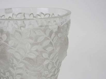 LALIQUE.
Pressed-molded glass vase, 