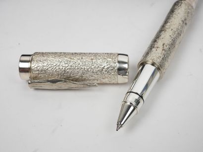 Michel AUDIARD (né en 1951).
Stylo en bronze...