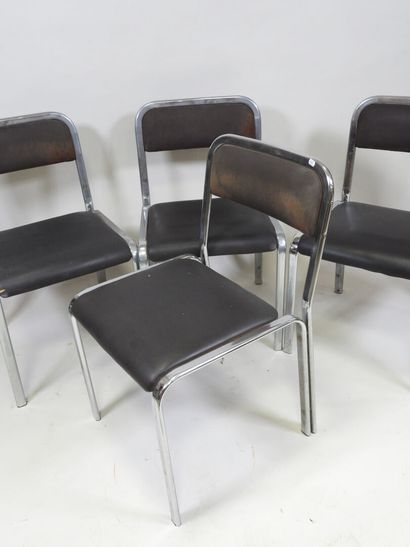 Suite de quatre chaises en métal chromé et...