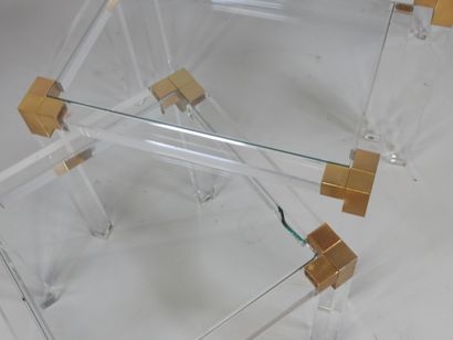 Suite de trois tables gigognes en plexiglas...