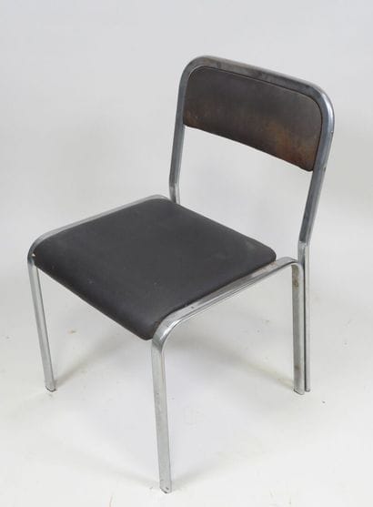 Suite de quatre chaises en métal chromé et...