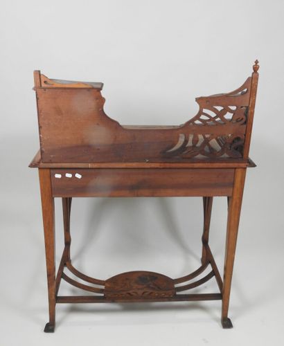 Bureau en bois et marqueterie de bois exotique,...