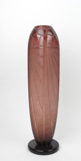 SCHNEIDER.
Large vase made of pink-tinted...