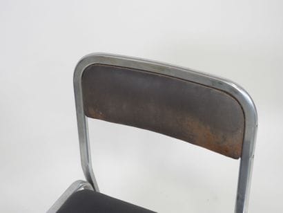 Suite de quatre chaises en métal chromé et...