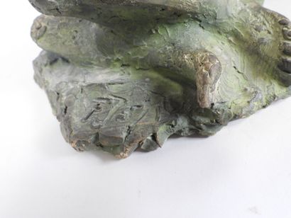 École du XXe. 
Femme nue allongée. 
Sculpture...