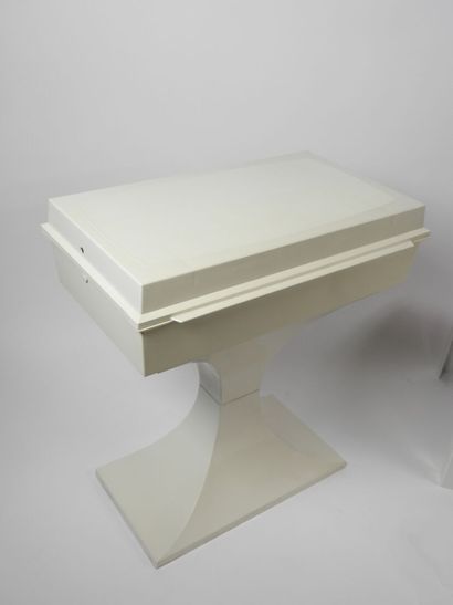 FLAIR HOLLAND - PRISUNIC éditeur. 
Coiffeuse...