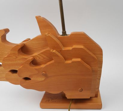 Philippe FACON (XXe). 
Lampe en bois clair...