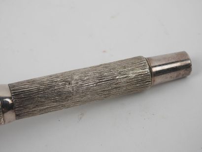 Michel AUDIARD (né en 1951).
Stylo en bronze...