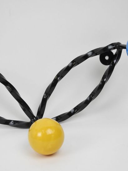 Porte-manteau en fer forgé torsadé laqué...