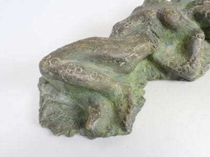 École du XXe. 
Femme nue allongée. 
Sculpture...