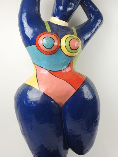 École du XXe.
Femme en papier mâché polychrome.
H.:...