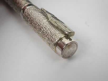 Michel AUDIARD (né en 1951).
Stylo en bronze...