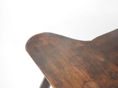 Chaise de vacher ou traite en bois sculpté,...
