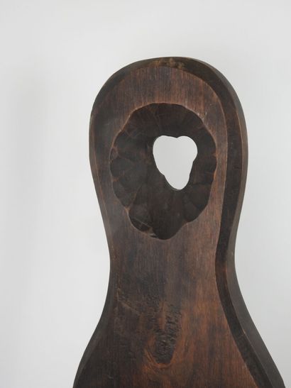 Chaise de vacher ou traite en bois sculpté,...