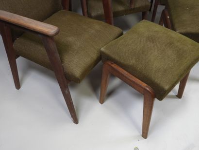 Suite de quatre fauteuils et deux tabourets...