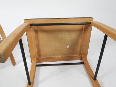 Bureau et chaise d'enfant en bois courbé...