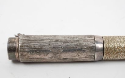 Michel AUDIARD (né en 1951).
Stylo en bronze...