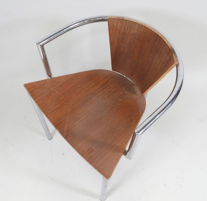 Série de quatre fauteuils à dossier courbé,...