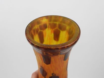 LE VERRE FRANCAIS.
Campanulas.
Large glass...