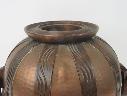 Gustave SERRURIER-BOVY (1858-1910).
Vase...