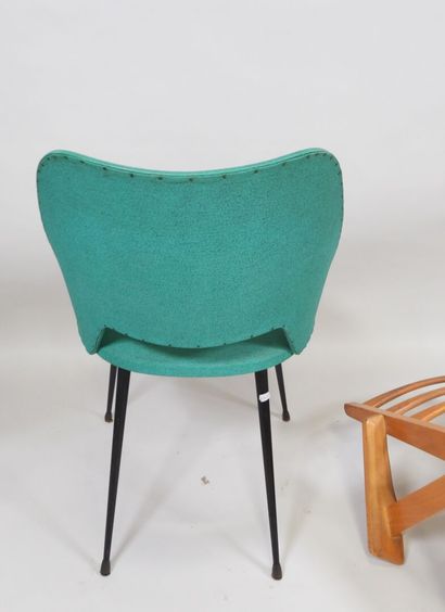 Lot comprenant un fauteuil en bois et skaï...