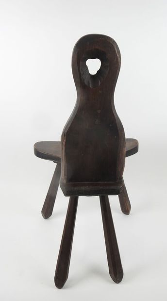 Chaise de vacher ou traite en bois sculpté,...