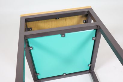 Olivia PUTMAN pour MADE.
Table modèle 