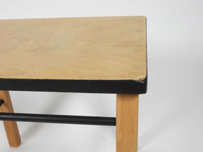 Bureau et chaise d'enfant en bois courbé...