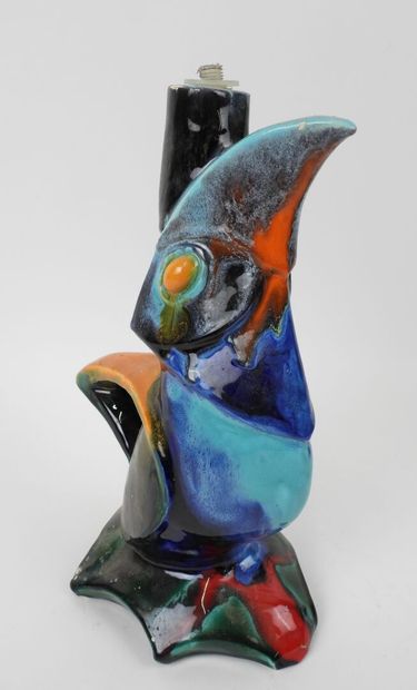 Pichet en céramique polychrome en forme de...