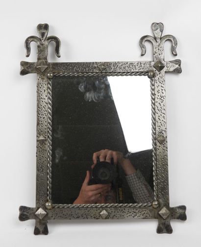 Miroir rectangulaire en fer forgé à décor...