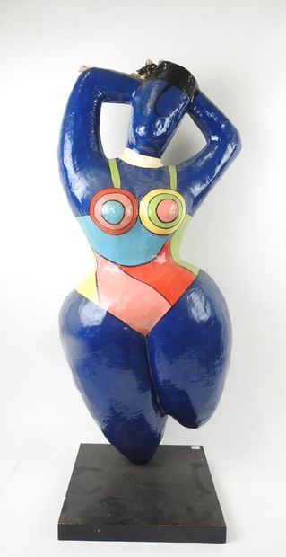 École du XXe.
Femme en papier mâché polychrome.
H.:...