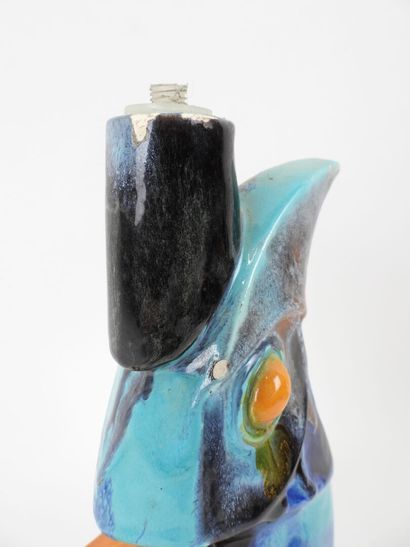 Pichet en céramique polychrome en forme de...
