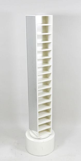 Meuble de présentation en bois laqué blanc...