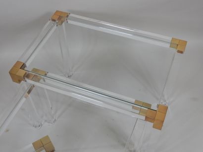 Suite de trois tables gigognes en plexiglas...