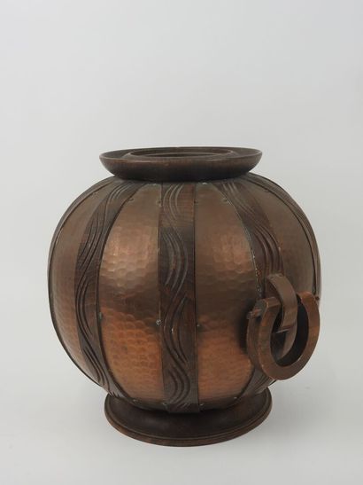 Gustave SERRURIER-BOVY (1858-1910).
Vase...