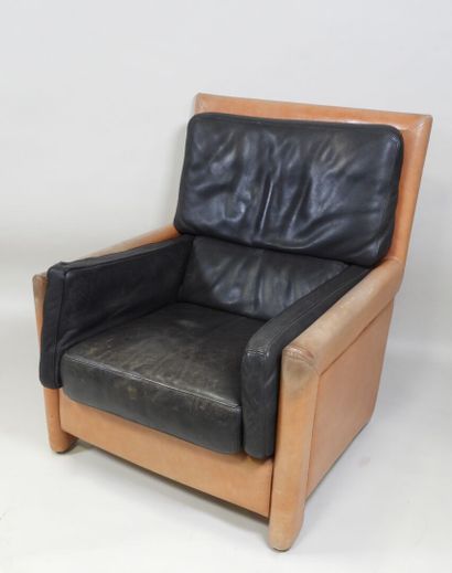 ROCHE BOBOIS.
Paire de fauteuils type CLUB...