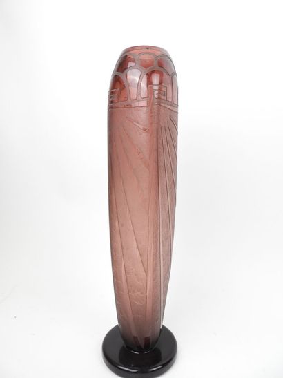 SCHNEIDER.
Large vase made of pink-tinted...
