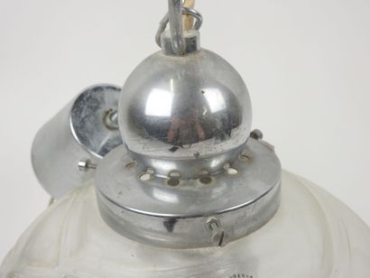 HANDARBEIT MUNDGEBLASEN.
Suspension en verre...