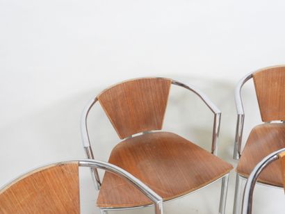Série de quatre fauteuils à dossier courbé,...
