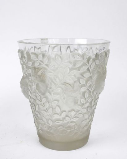 LALIQUE.
Pressed-molded glass vase, 