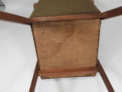 Suite de quatre fauteuils et deux tabourets...