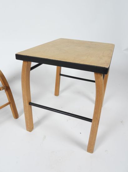 Bureau et chaise d'enfant en bois courbé...