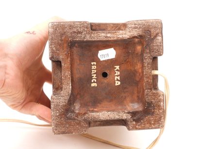 KAZA, FRANCE.
Pied de lampe carré en céramique...